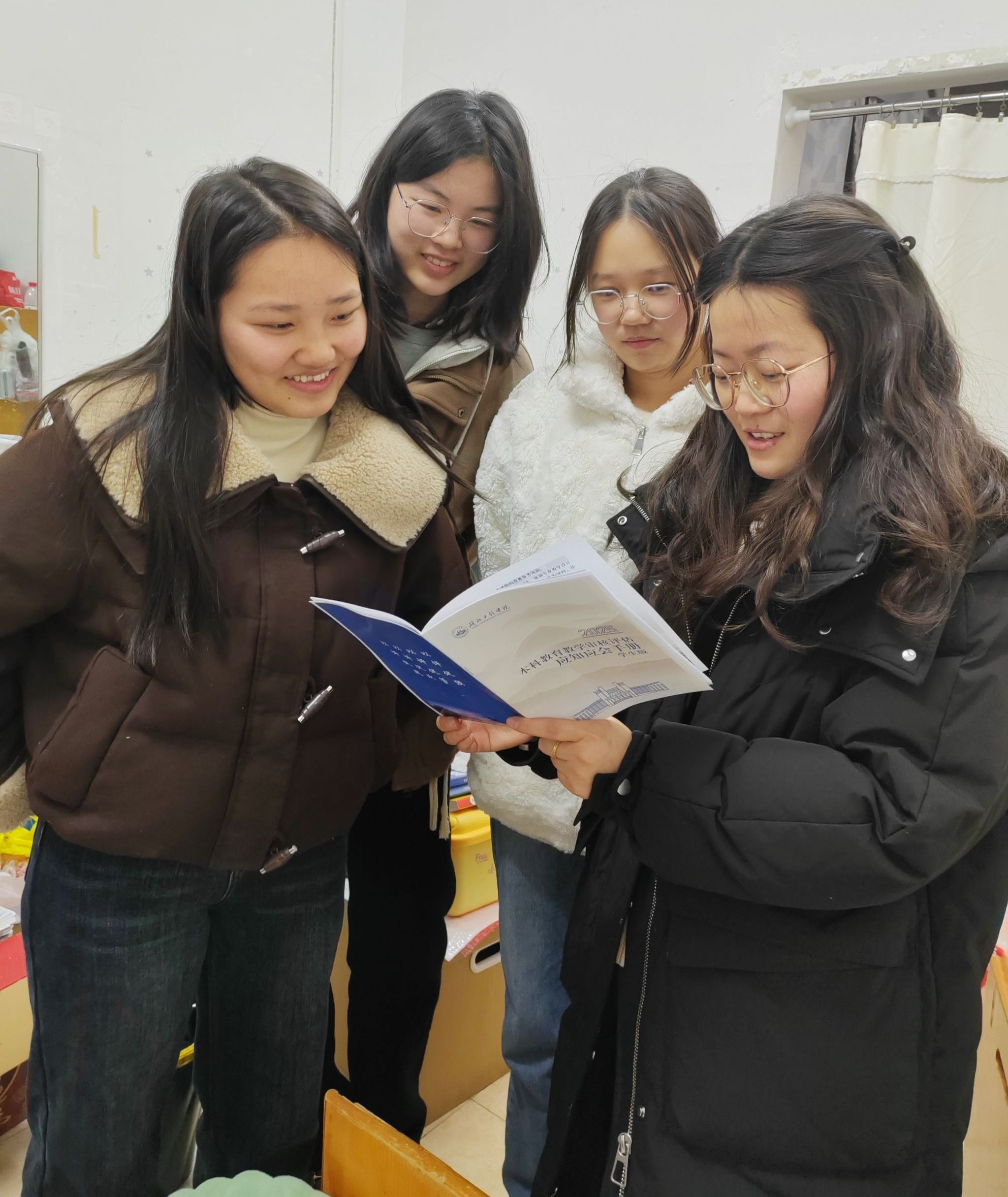 22级师范二班、师范三班班主任罗纯老师